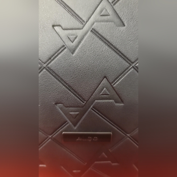 Aldo Black Embossed Handbag – Elegance Meets Sophistication - Picture 7 of 9